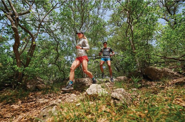 Garmin fēnix 7 太阳能系列户外手表：新一代太阳能充电技术、新增 LED 照明灯模式