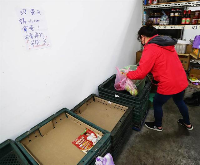 台民众排队抢鸡蛋、献血换鸡蛋，台网民：吃个鸡蛋都要“自求多福”