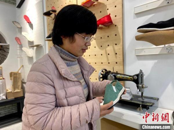 “80后”下肢残疾姑娘靠一双布鞋“走”出共富路