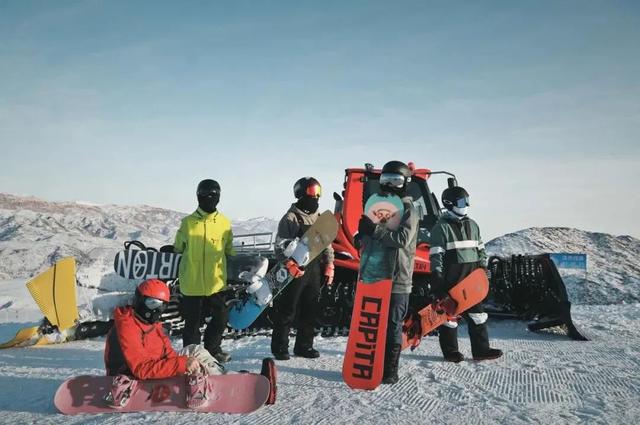 冰墩墩背后的产业如何长红？（冰墩墩特点）