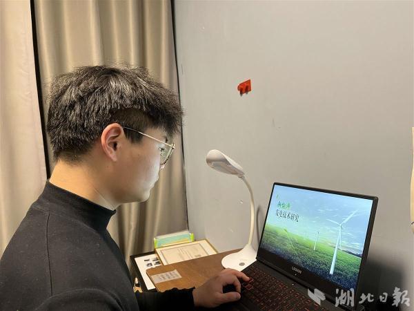 大三学生兼职做PPT，锻炼自己的创意和技能（大学生兼职ppt图片素材）