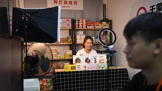 助青年创业打通“最后一公里”（帮助青年发展,支持青年创业）