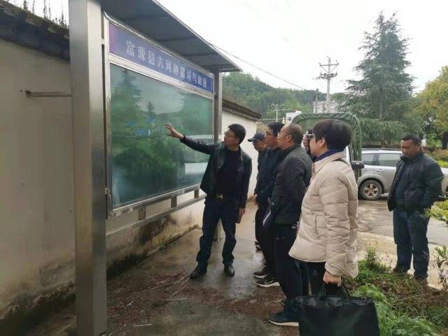 云南省畜牧总站到富源县调研大河乌猪产业（富源大河乌猪养殖政策）