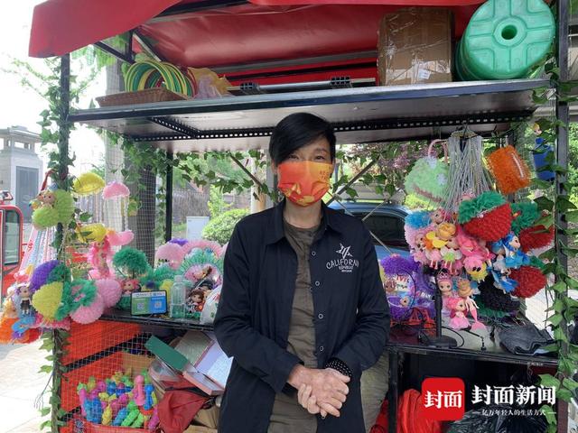 住在三轮“房车”里辗转10余城市摆摊的母亲 回到家乡成都当起了残疾人创业“导师”