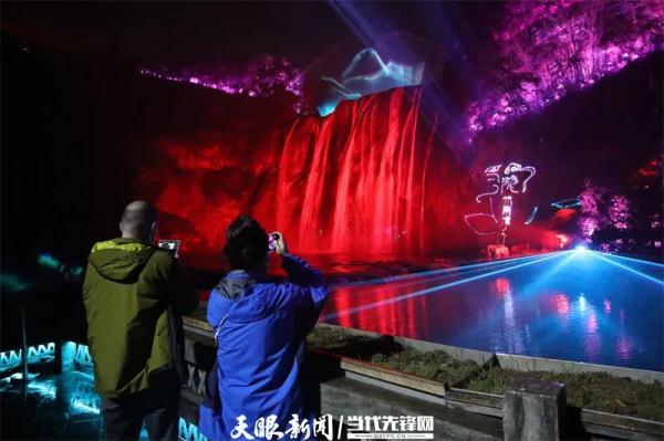黄果树瀑布简介_景区火！夜游黄果树：实景光影盛宴留住游客（黄果树内景点）