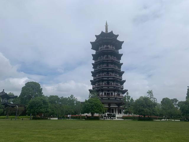 增加多种彩叶植物和开花植物，洋湖国家湿地公园二期提质改造完成（洋湖湿地公园景观提质改造）
