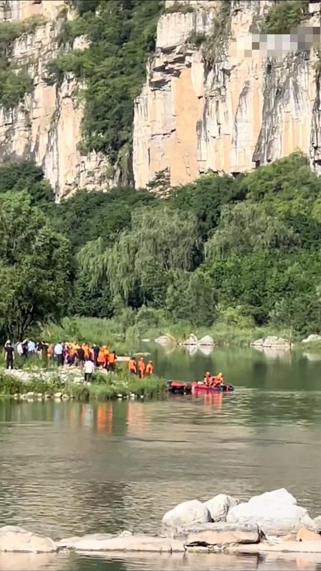 北京房山发生一起小型飞机坠落事故，民航部门工作人员已到场调查（飞机失事调查）