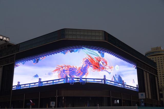 河南郑州二七广场现巨幅3D广告 巨龙舞动如跳出屏幕（郑州二七广场大屏投放）