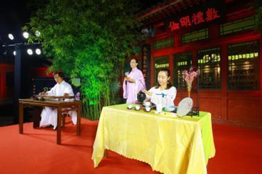 品茗泼墨、投壶射礼……府学胡同小学举办沉浸式中秋诗会