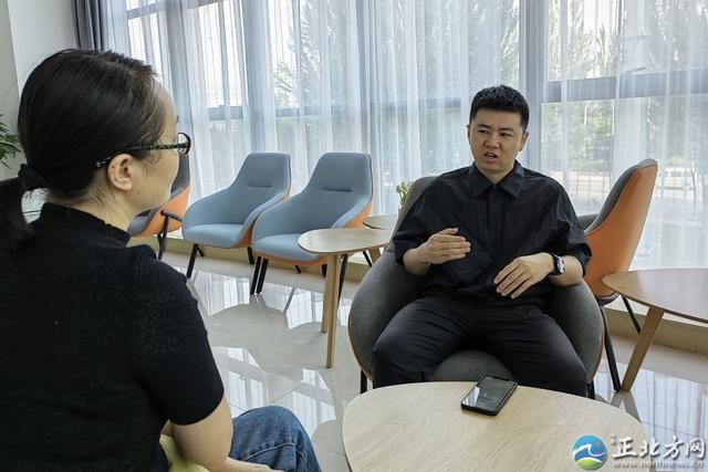 半年销售过千万 90后小伙儿互联网创业受关注（80后互联网创业者）