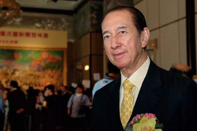 李嘉诚没能为何鸿燊扶灵，胡应湘却可以，请到他才是何家最大面子（李嘉诚给谁护过灵）