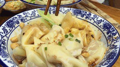 干拌糖醋抄手你吃过吗 饱满的馅料 色香味俱全 美味又特别（抄手放醋好吃吗）