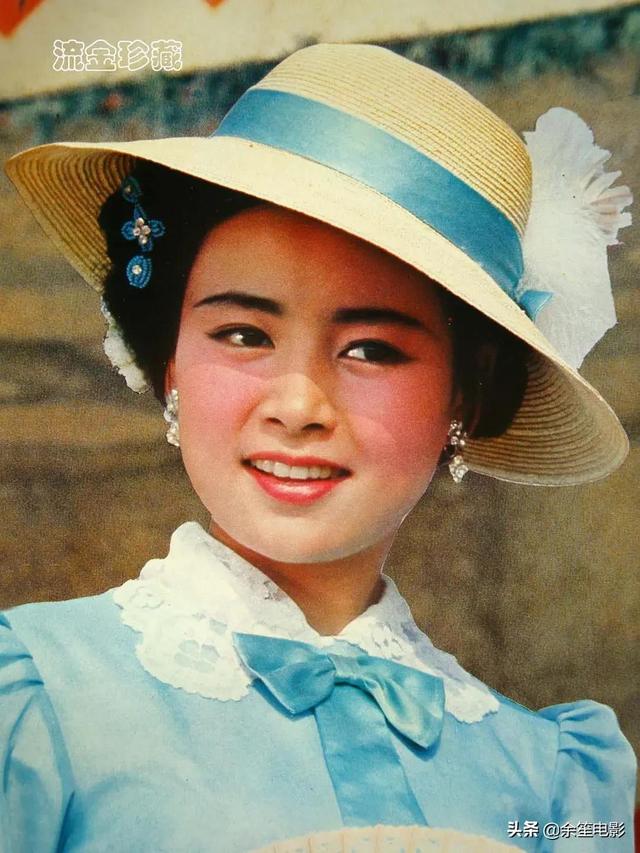 电影演员张瑜_凭《庐山恋》爆红，巅峰时“弃夫”远走美国，张瑜近况如何？（张瑜照片《庐山恋》）