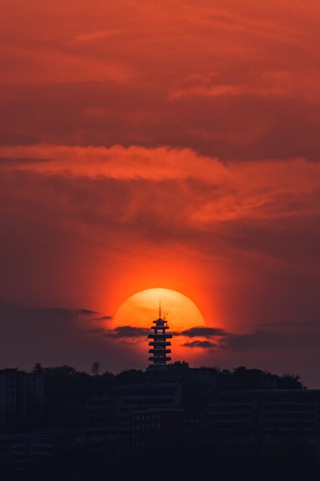 没有ps的超震撼的重庆地标图集，每一张都充满魔幻色彩