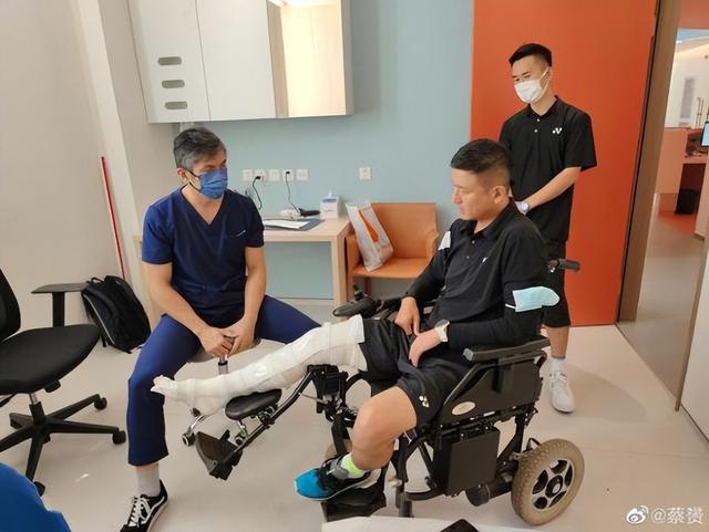 前奥运冠军蔡赟参加商业活动遭遇意外，当运动员时都没受过这么重的伤