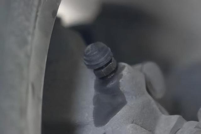 换刹车油为何需要进行排气？（换刹车油为何需要进行排气检查）