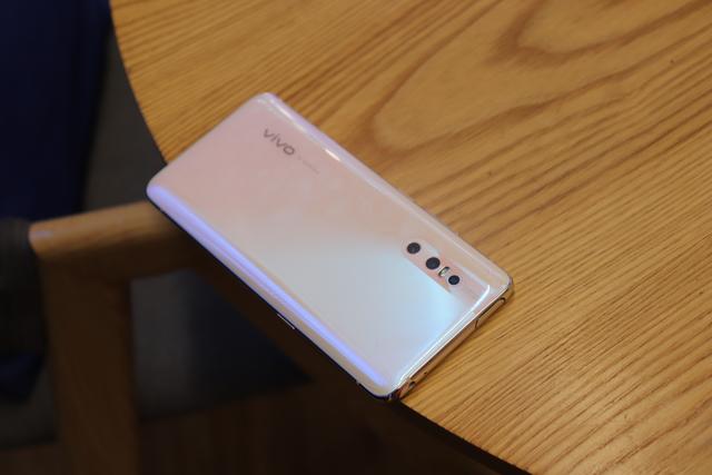 vivo的语音助手叫什么_聪明绝顶的语音助手，vivo让你和明星零距离接触（vivo手机的语音智能小助手）