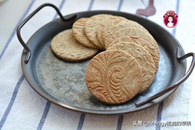 教你个百搭饼干配方，粗粮杂粮全麦随意换，13分钟出炉酥香好吃（全麦杂粮薄饼的做法）