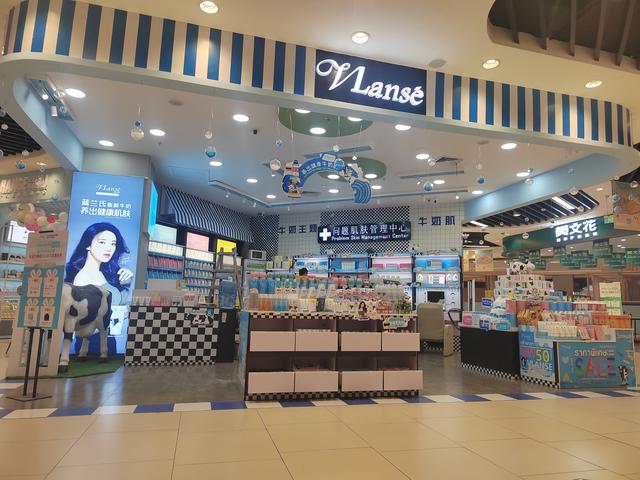 化妆品店加盟哪个牌子好？（加盟化妆品店什么好）