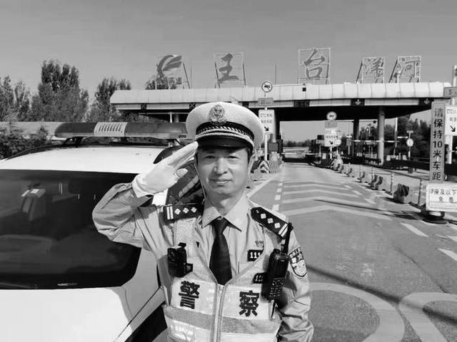 致敬英雄（向英雄的人民解放军致敬）