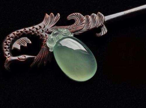 和田玉和翡翠的区别_翡翠与和田玉到底有什么区别？学会这7招即可辨别（和田玉与翡翠有何区别）