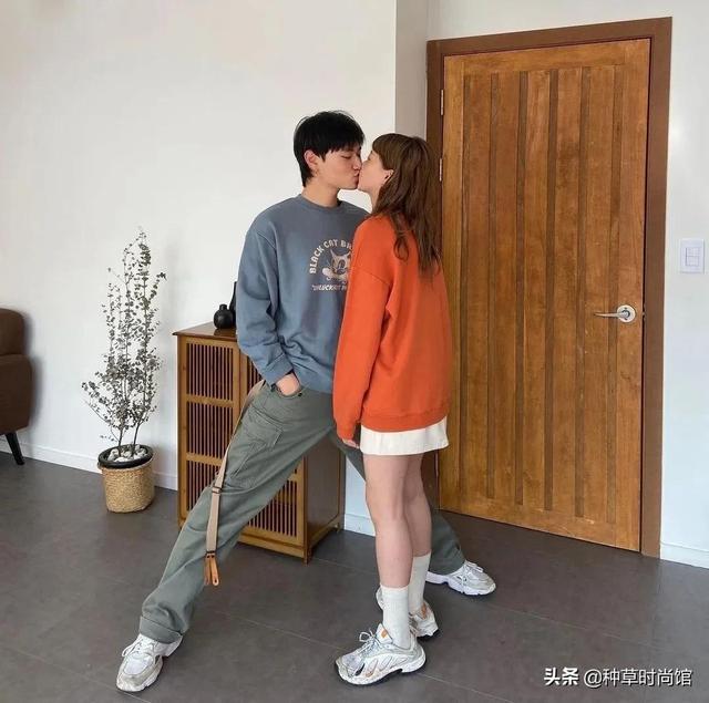 这些情侣装太甜了（穿情侣装的情侣）