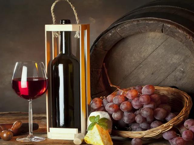 红酒怎么喝？（红酒怎么喝口感更好）