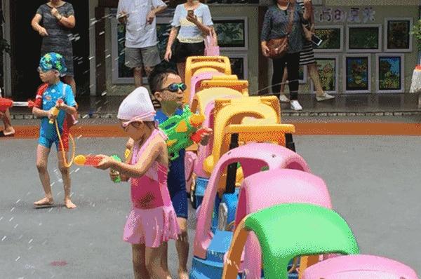 这些戏水玩具进了黑名单 孩子再喜欢也别玩了