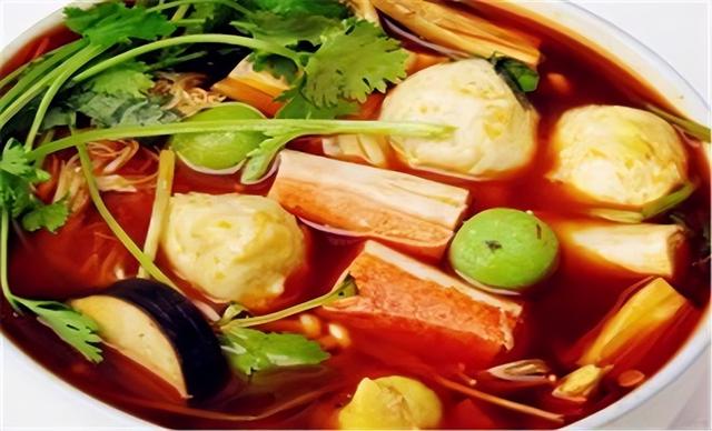 重庆美女开麻辣烫店，利用“赶客”，一年获利104万，进来学学（重庆生活麻辣烫小妈）