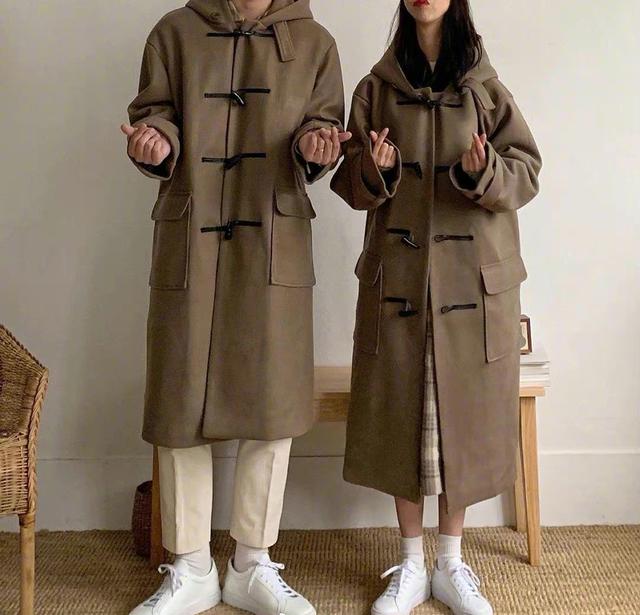 冬季情侣装如何穿出简约感？（秋冬情侣装怎么搭配图片）