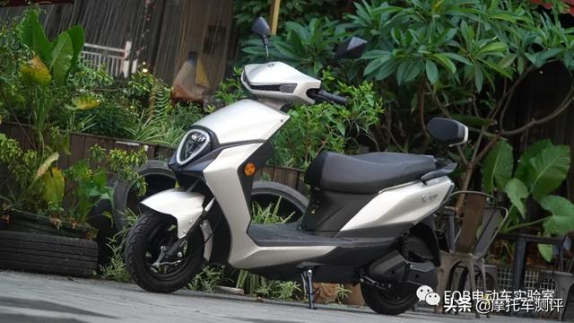 实用至上，3399元的雅迪锐骏电动摩托车测评