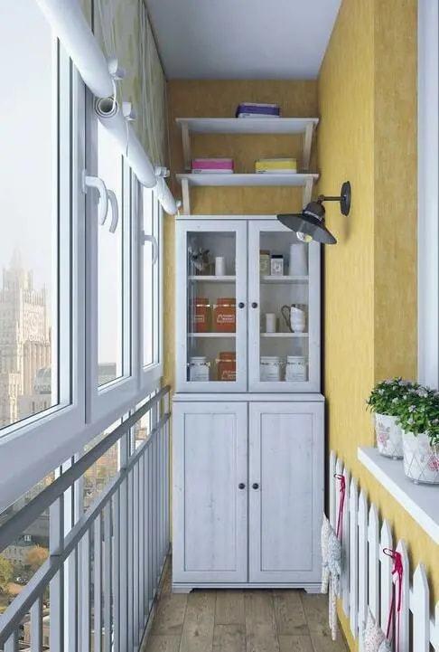 封阳台如何装护栏，装室内还是室外？（最流行的3种封阳台方法有护栏）