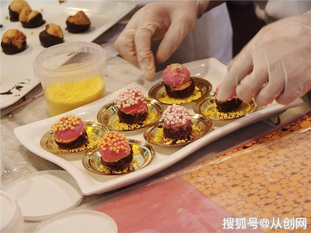 开一家甜品店多少钱？（加盟一家甜品店需要多少钱）