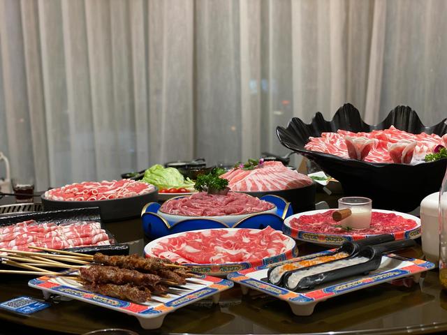 羊肉火锅怎么做才好吃_滋补好汤涮好肉，不用飞去内蒙古都能涮到正宗羊肉火锅（草原涮羊肉）