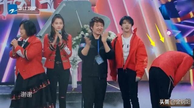 沈涛婚礼现场曝光，新娘不是王牌女郎费费，却比她还有气质（沈涛婚纱照）