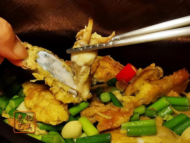蛏子去沙是重点，多一点点时间，就可以做出大厨般的鲜美滋味（海鲜蛏子怎么去沙）