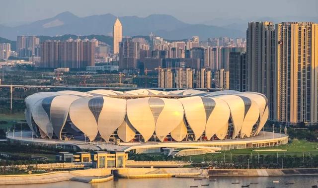 中国十大城市正式出炉：武汉第八，成都领先天津，西安杭州入围（成都杭州武汉 一线城市）