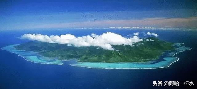 夏威夷群岛为何呈直线？（夏威夷群岛地形以什么为主）