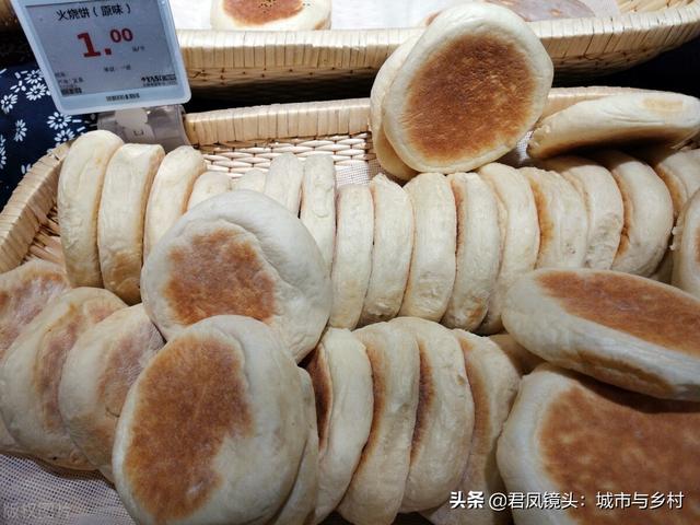 湖北宜昌：超市里销售的美食琳琅满目（宜昌特产超市）