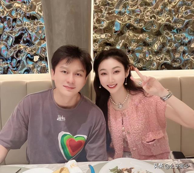 李晨与女富婆吃大餐（李晨的几个女友）