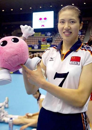 周苏红_女排周苏红：23岁获世界冠军，照顾瘫痪丈夫五年，风光背后有泪水