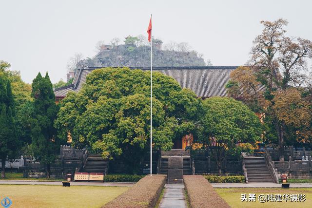 独秀峰，桂林第一峰，却藏在六百多年历史的王府大院内（桂林景点独秀峰）