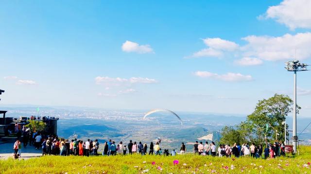 松花湖度假区第二届青山花海节启幕!（松山湖松湖花海景区）