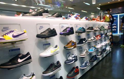 专卖店的鞋子都是正品吗 正品和fake价格相差多少
