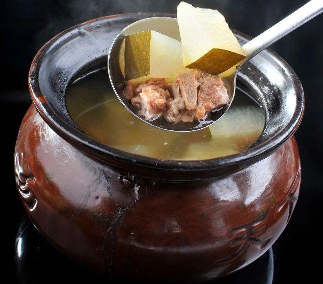 广东汤_广东人最爱！八款最适合秋天的汤水，回家煲起来（广东人秋季煲什么汤好）