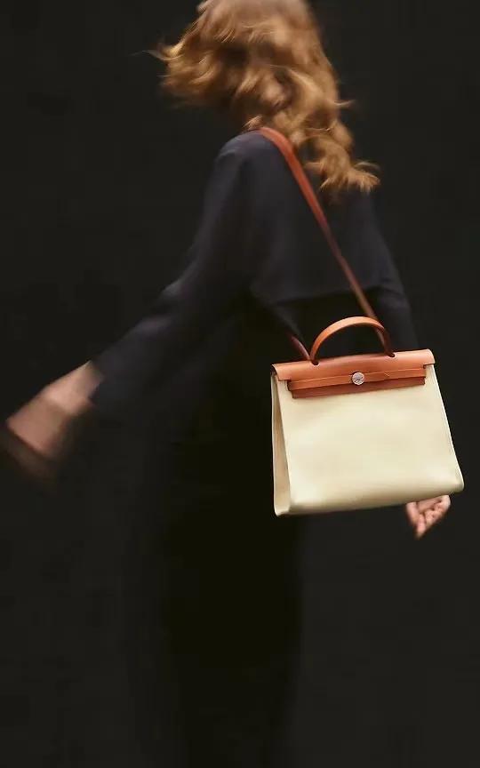 爱马仕商标_它是爱马仕最便宜的包，更是“爱”的代名词（比爱马仕更高级的包）