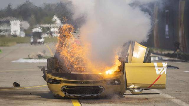 全球最大保险公司AXA伪造特斯拉电池起火测试：车辆没安装电池
