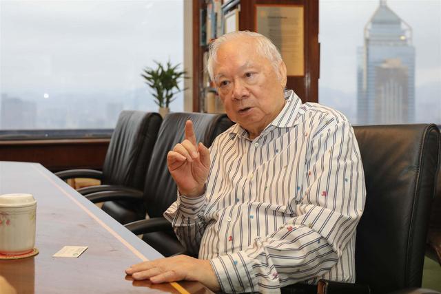 为什么给赌王扶灵的不是李嘉诚，而是怒怼过李嘉诚的胡应湘？（为赌王扶灵的人）