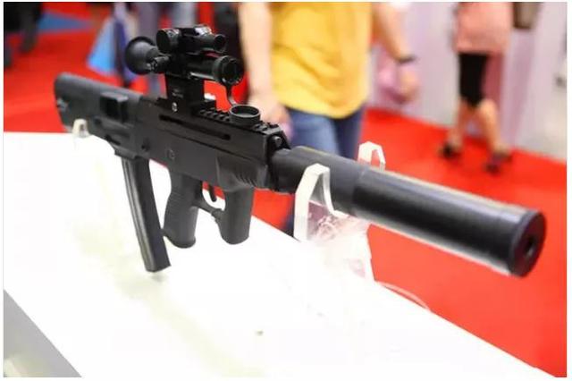 国产CS/LS2型冲锋枪（CS/LS2型微声冲锋枪）