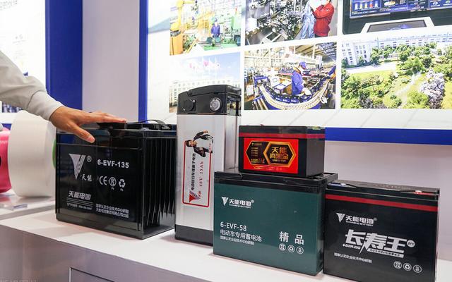 电动车铅酸、石墨烯、黑金、锂电池，到底哪个会更耐用？（电动车电池,铅酸,锂电,石墨烯的区别）